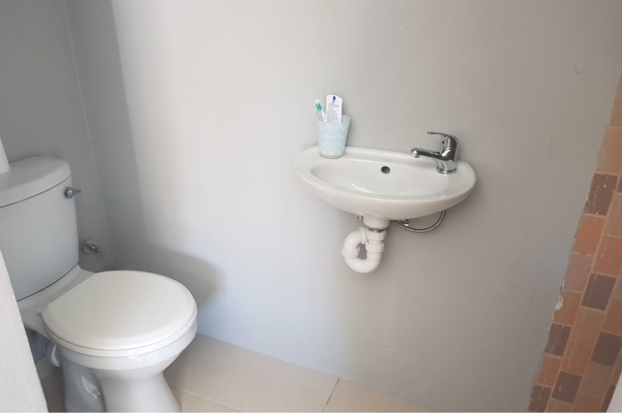 To Let 1 Bedroom Property for Rent in Country Club Western Cape